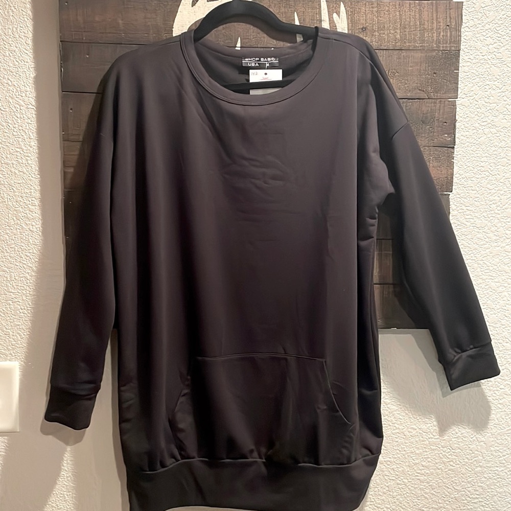 Basic light weight sweater with pocket detail